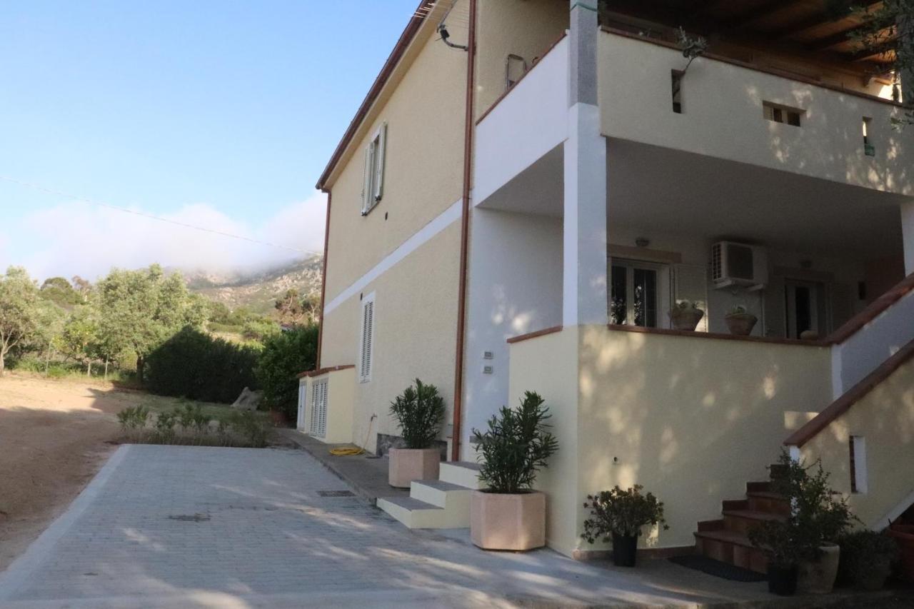 Casa Oleandri Villa Golfo Aranci Luaran gambar
